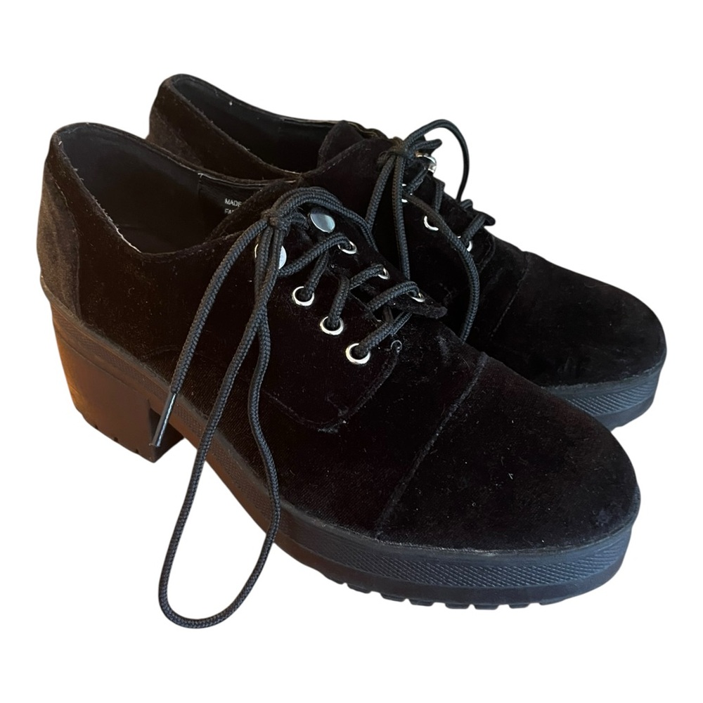 Urban Outfitters Black Velvet Platform Lace-Up Oxfords